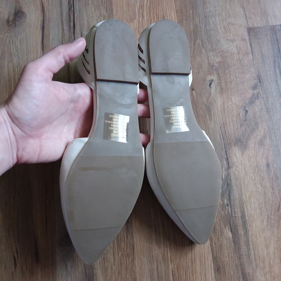 NWOT Cutout Flat shoes in BONE cream JustFab Natia - Picture 7 of 7